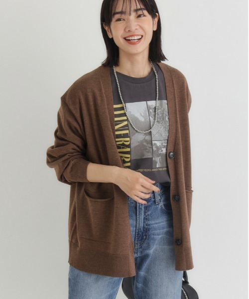 Right-on（ライトオン）の「【HONEYSUCKLE ROSE】Ｖネックニットカーディガン（シンプル /上品/リラックスシルエット/軽やか/通気性抜群）（カーディガン/ボレロ・レディース・ライトベージュ/ブラック/ブラウン/グリーン・M/L/S）」の2枚目の写真