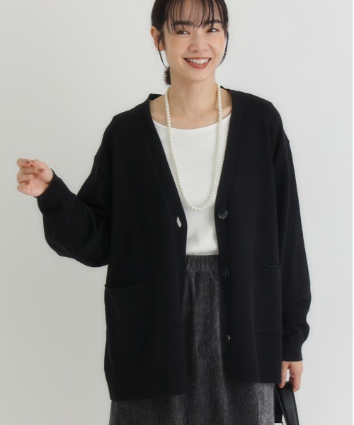 Right-on（ライトオン）の「【HONEYSUCKLE ROSE】Ｖネックニットカーディガン（シンプル /上品/リラックスシルエット/軽やか/通気性抜群）（カーディガン/ボレロ・レディース・ライトベージュ/ブラック/ブラウン/グリーン・M/L/S）」の13枚目の写真