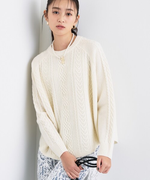 INDIVI（インディヴィ）の「【洗える】ケーブルデザイン ラウンドヘムニット（ニット/セーター・レディース・オフホワイト/グレー系4/ブラウン系その他5/ネイビー・38/15 /13/05）」の6枚目の写真