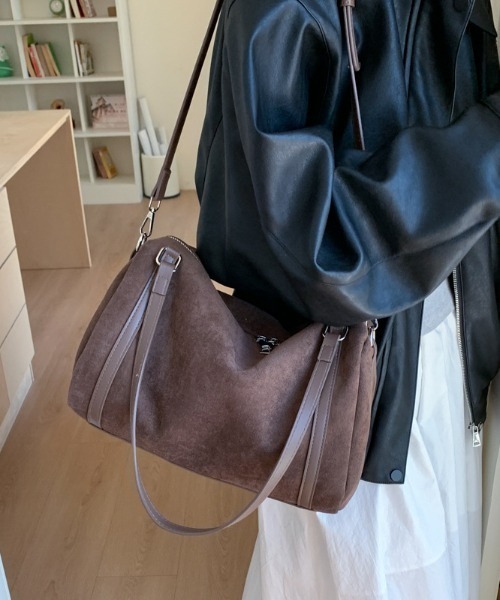 mebole（メボレ）の「Maple Curved Shoulder Bag（ショルダーバッグ・レディース・ベージュ/ブラウン/ブラック・FREE）」の3枚目の写真