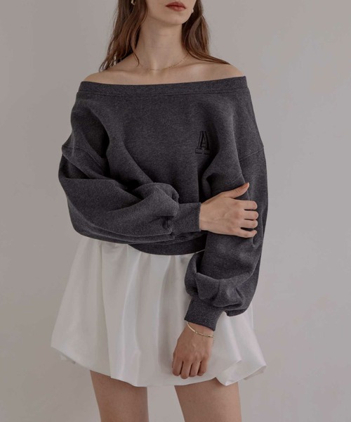 ACYM A logo off shoulder スウェット　グレー ACYM（アシーム）の「A logo off shoulder スウェット（スウェット