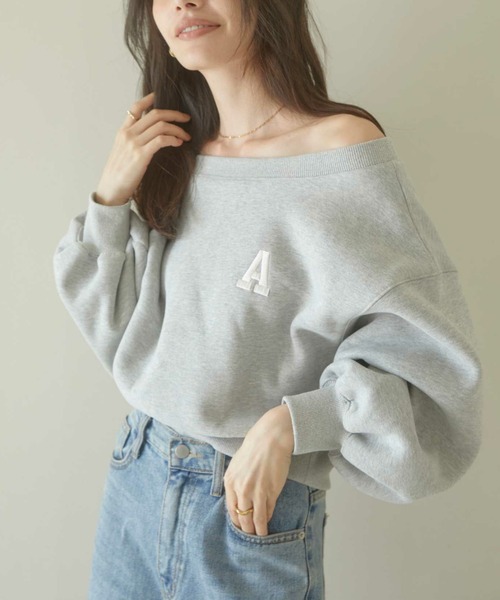 ACYM（アシーム）の「A logo off shoulder スウェット（スウェット・レディース・グレー/アイボリー・FREE）」の4枚目の写真