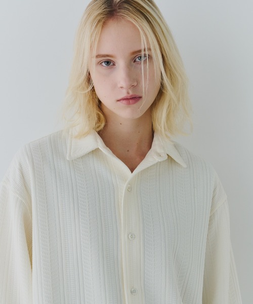 AFF AIVER（エイエフエフアイバー）の「AFF AIVER　ヘリンボーンニットカットルーズシャツ（シャツ/ブラウス・メンズ・ブラック/オフホワイト・SMALL/MEDIUM/LARGE）」の4枚目の写真