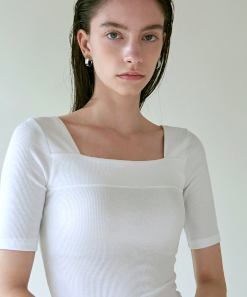 NICK&NICOLE(ニックアンドニコール)の「SQUARE NECK SLIM KNIT_WHITE(Tシャツ/カットソー・レディース・その他・FREE)」の2枚目の写真