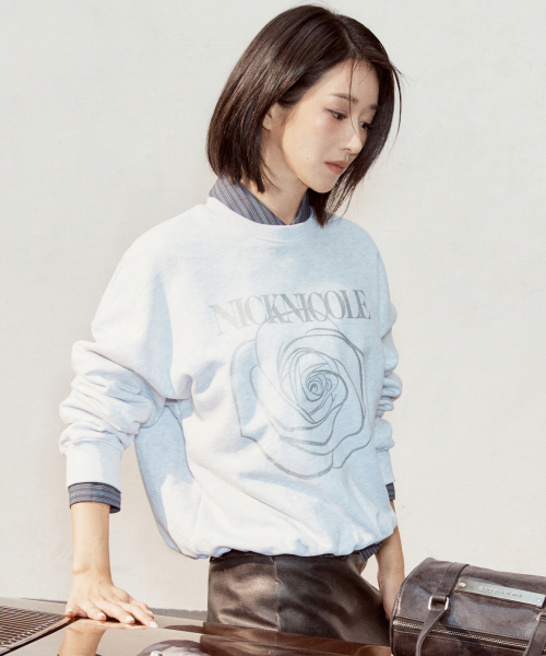 NICK&NICOLE(ニックアンドニコール)の「NICOLE ROSE PRINTING SWEATSHIRT_MELANGE SILVER(スウェット・レディース・その他・FREE)」の2枚目の写真