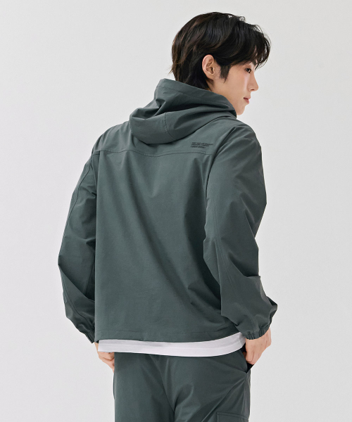 CHASECULT(チェイスカルト)の「男性ストレッチフードジャケット-DERK4119B0V(ナイロンジャケット・メンズ・カーキ・100/95/105)」の4枚目の写真