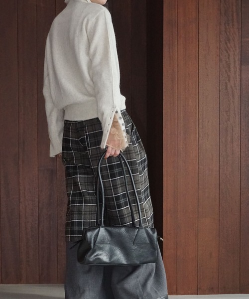 chuclla（チュクラ）の「ボタンラインハイネックニット chw25a141（ニット/セーター・レディース・アイボリー/ダークグレー・FREE）」の4枚目の写真