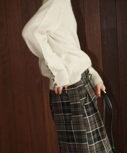 chuclla（チュクラ）の「ボタンラインハイネックニット chw25a141（ニット/セーター・レディース・アイボリー/ダークグレー・FREE）」の8枚目の写真