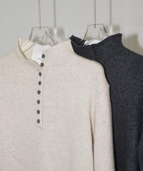 chuclla（チュクラ）の「ボタンラインハイネックニット chw25a141（ニット/セーター・レディース・アイボリー/ダークグレー・FREE）」の21枚目の写真