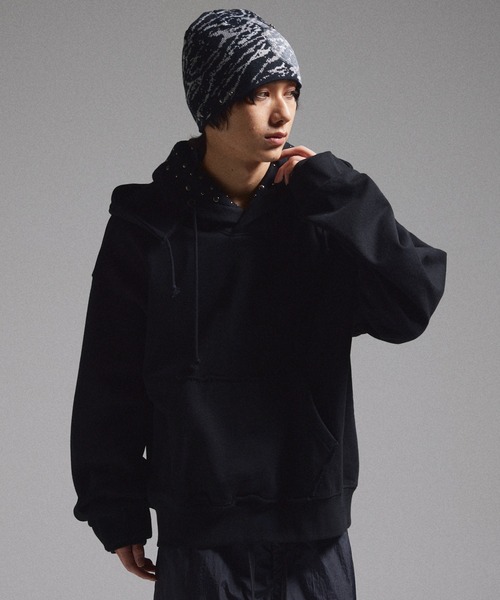 GRANCY（グランシー）の「【GRANCY】Layered Studded Pullover Hoodie / レイヤードスタッズプルオーバーフーディ（パーカー・メンズ・ブラック/カーキ/グレー・S/M/L）」の11枚目の写真
