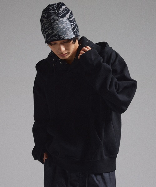 GRANCY（グランシー）の「【GRANCY】Layered Studded Pullover Hoodie / レイヤードスタッズプルオーバーフーディ（パーカー・メンズ・ブラック/カーキ/グレー・S/M/L）」の13枚目の写真