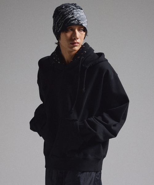 GRANCY（グランシー）の「【GRANCY】Layered Studded Pullover Hoodie / レイヤードスタッズプルオーバーフーディ（パーカー・メンズ・ブラック/カーキ/グレー・S/M/L）」の16枚目の写真
