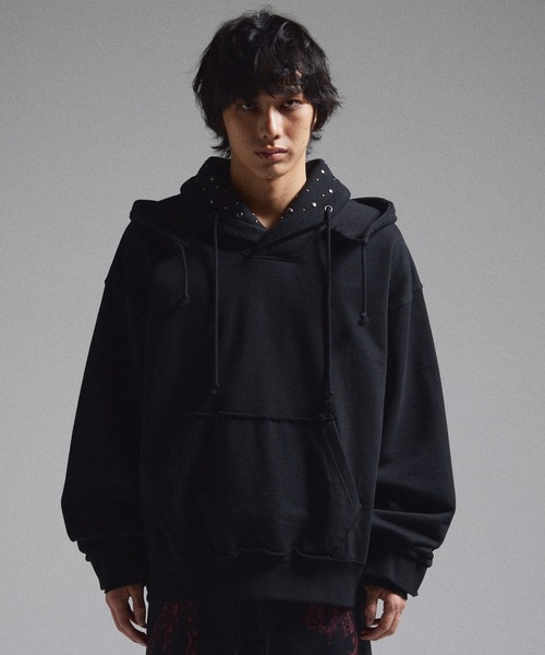 GRANCY（グランシー）の「【GRANCY】Layered Studded Pullover Hoodie / レイヤードスタッズプルオーバーフーディ（パーカー・メンズ・ブラック/カーキ/グレー・S/M/L）」の17枚目の写真