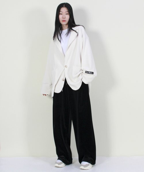 DEMARC(ドゥマーク)の「ベルベットサイドワンタックリアルワイドパンツ ブラック(スウェットパンツ・レディース・その他・LARGE/MEDIUM)」の4枚目の写真