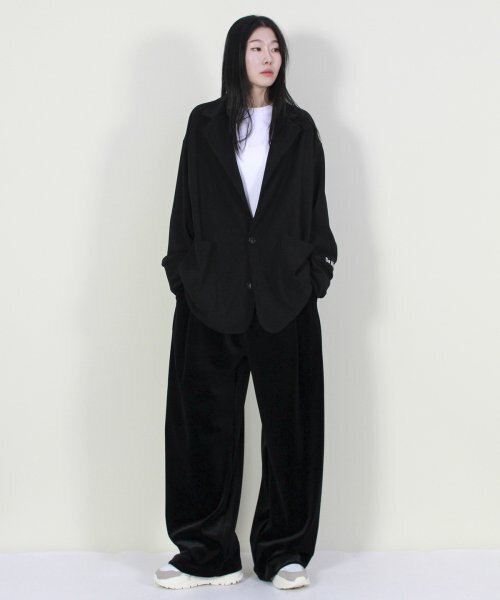 DEMARC(ドゥマーク)の「ベルベットサイドワンタックリアルワイドパンツ ブラック(スウェットパンツ・レディース・その他・LARGE/MEDIUM)」の6枚目の写真