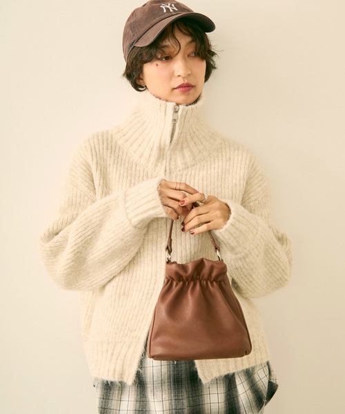 uchi.(ウチ)の「巾着型 2WAYショルダーバッグ(ショルダーバッグ・レディース・ホワイト/ブラウン/ブラック・FREE)」の20枚目の写真
