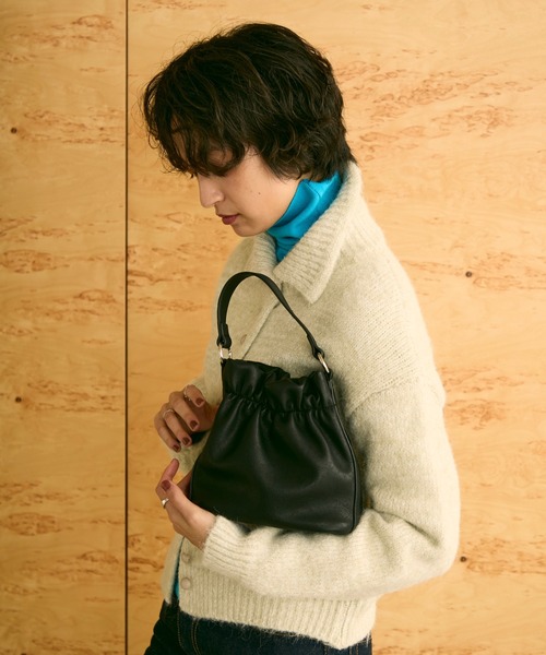 uchi.(ウチ)の「巾着型 2WAYショルダーバッグ(ショルダーバッグ・レディース・ホワイト/ブラウン/ブラック・FREE)」の19枚目の写真
