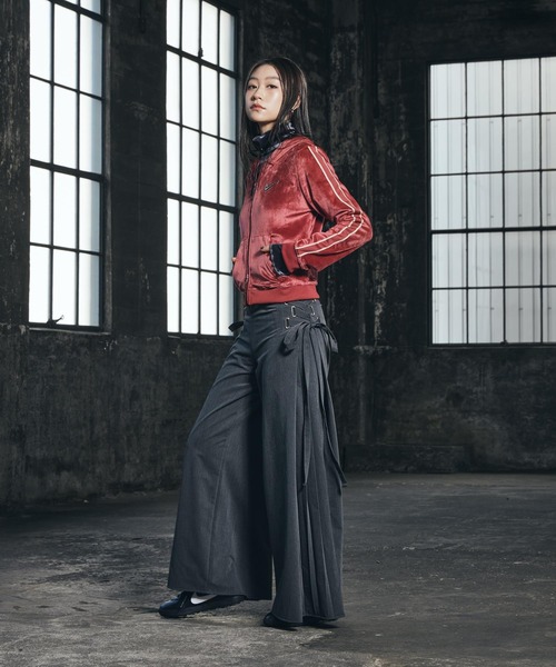 NIKE(ナイキ)の「ナイキ スポーツウェア ウィメンズ フルジップ ロングスリーブ フーデッド トップス / Nike Sportswear Women's Full-Zip Long-Sleeve Hooded Top IQ0678-613 Team Crimson(パーカー・レディース・レッド系その他・M/L/S/XL/XS)」の6枚目の写真