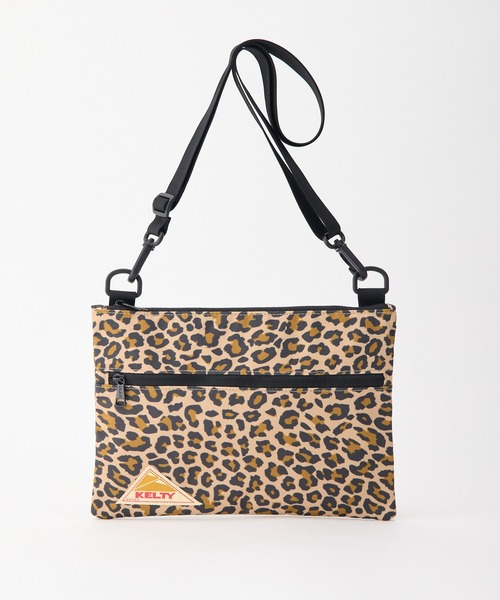 KELTY（ケルティ）の「GO OUT掲載モデル【KELTY】ES FLAT POUCH SM サコッシュ ショルダーポーチ 軽量（ショルダーバッグ・レディース・タン/レオパード/マスタード/ネイビー/ベージュ/ブラック系/セージグリーン/アニマル/スカイブルー/ブラック/ホワイト系/オリーブ/ブラウン系・ONE SIZE）」の12枚目の写真