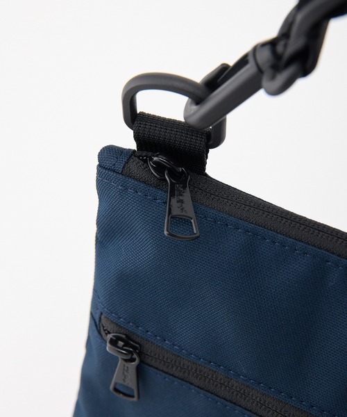 KELTY（ケルティ）の「GO OUT掲載モデル【KELTY】ES FLAT POUCH SM サコッシュ ショルダーポーチ 軽量（ショルダーバッグ・レディース・タン/レオパード/マスタード/ネイビー/ベージュ/ブラック系/セージグリーン/アニマル/スカイブルー/ブラック/ホワイト系/オリーブ/ブラウン系・ONE SIZE）」の22枚目の写真