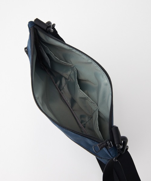 KELTY（ケルティ）の「GO OUT掲載モデル【KELTY】ES FLAT POUCH SM サコッシュ ショルダーポーチ 軽量（ショルダーバッグ・レディース・タン/レオパード/マスタード/ネイビー/ベージュ/ブラック系/セージグリーン/アニマル/スカイブルー/ブラック/ホワイト系/オリーブ/ブラウン系・ONE SIZE）」の19枚目の写真