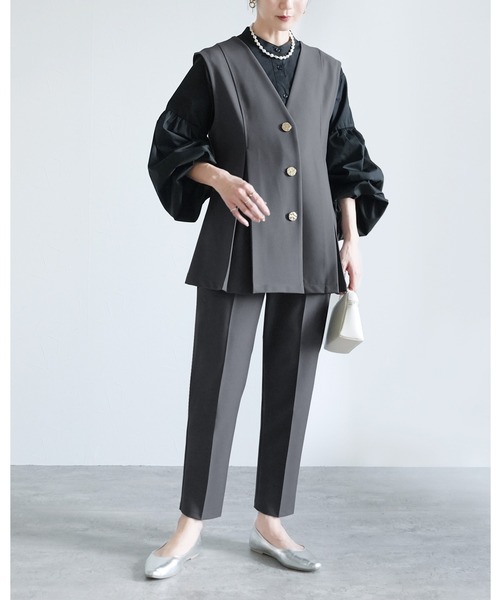 reca（レカ）の「Vネック金ボタンベスト×テーパードパンツ2点セット（スーツセット・レディース・グレー/ブラック/ネイビー・XL/L/M/S）」の2枚目の写真