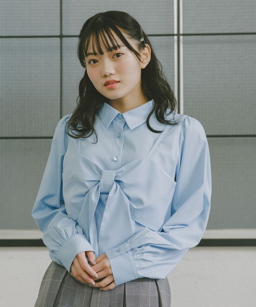 repipi armario（レピピ アルマリオ）の「【セットアイテム】リボンビスチェシャツ（シャツ/ブラウス・キッズ・オフホワイト/ブルー/チェック・SMALL/MEDIUM/LARGE）」の2枚目の写真