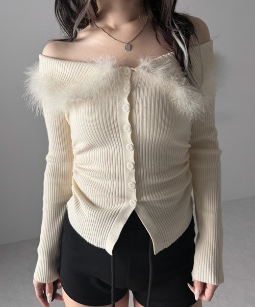me+em select(ミームセレクト)の「フェザーファー襟オフショルリブニットトップス /feather fur collar off shoulder rib knit tops(ニット/セーター・レディース・ブラック/アイボリー・FREE)」の10枚目の写真