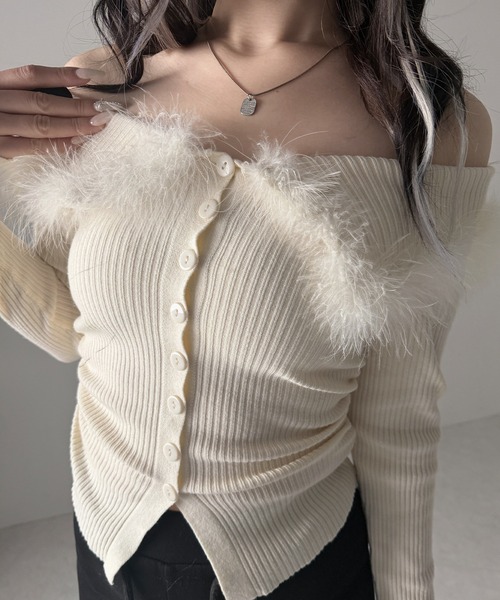 me+em select(ミームセレクト)の「フェザーファー襟オフショルリブニットトップス /feather fur collar off shoulder rib knit tops(ニット/セーター・レディース・ブラック/アイボリー・FREE)」の12枚目の写真