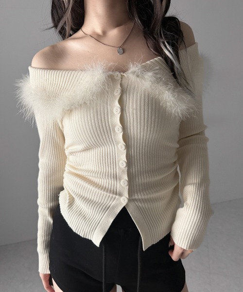 me+em select(ミームセレクト)の「フェザーファー襟オフショルリブニットトップス /feather fur collar off shoulder rib knit tops(ニット/セーター・レディース・ブラック/アイボリー・FREE)」の13枚目の写真