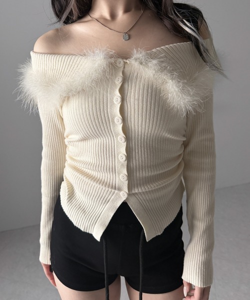 me+em select(ミームセレクト)の「フェザーファー襟オフショルリブニットトップス /feather fur collar off shoulder rib knit tops(ニット/セーター・レディース・ブラック/アイボリー・FREE)」の15枚目の写真