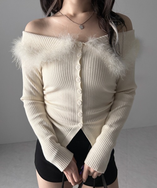 me+em select(ミームセレクト)の「フェザーファー襟オフショルリブニットトップス /feather fur collar off shoulder rib knit tops(ニット/セーター・レディース・ブラック/アイボリー・FREE)」の16枚目の写真