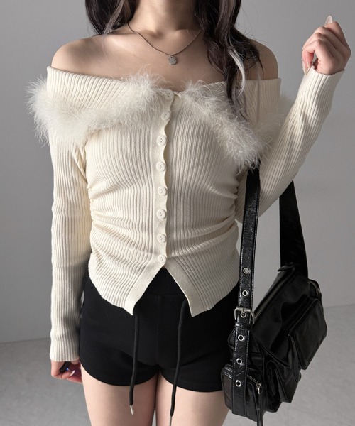 me+em select(ミームセレクト)の「フェザーファー襟オフショルリブニットトップス /feather fur collar off shoulder rib knit tops(ニット/セーター・レディース・ブラック/アイボリー・FREE)」の17枚目の写真