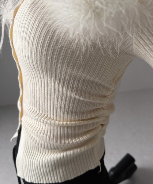 me+em select(ミームセレクト)の「フェザーファー襟オフショルリブニットトップス /feather fur collar off shoulder rib knit tops(ニット/セーター・レディース・ブラック/アイボリー・FREE)」の8枚目の写真