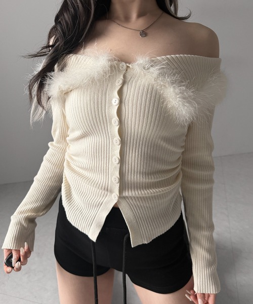 me+em select(ミームセレクト)の「フェザーファー襟オフショルリブニットトップス /feather fur collar off shoulder rib knit tops(ニット/セーター・レディース・ブラック/アイボリー・FREE)」の9枚目の写真