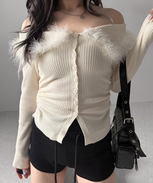 me+em select(ミームセレクト)の「フェザーファー襟オフショルリブニットトップス /feather fur collar off shoulder rib knit tops(ニット/セーター・レディース・ブラック/アイボリー・FREE)」の18枚目の写真