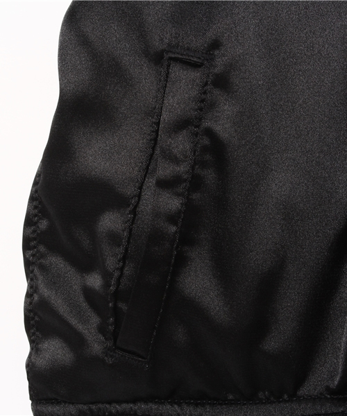 CHUBBYGANG（チャビーギャング）の「リバーシブル　サテンスカジャン（ブルゾン・キッズ・ブラック・120/130/110/100）」の5枚目の写真