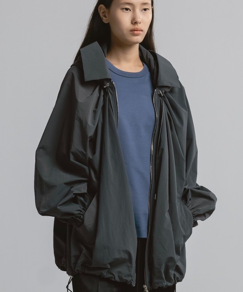 CINOH(チノ)の「NYLON HOODIE BLOUSON(ナイロンジャケット・レディース・ブラック/グレー/チャコールグレー・38)」の13枚目の写真