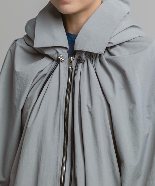 CINOH(チノ)の「NYLON HOODIE BLOUSON(ナイロンジャケット・レディース・ブラック/グレー/チャコールグレー・38)」の17枚目の写真