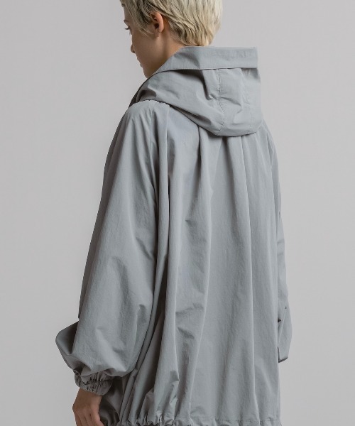 CINOH(チノ)の「NYLON HOODIE BLOUSON(ナイロンジャケット・レディース・ブラック/グレー/チャコールグレー・38)」の22枚目の写真