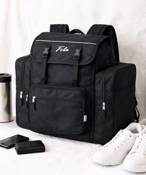 FILA(フィラ)の「【karlas別注】FILA フィラ サブリュック 拡張付リュックサック 子供 キッズ 学生 通学 通勤 大容量 筆記体ロゴ(バックパック/リュック・キッズ・ブラック/ベージュ・FREE)」の1枚目の写真
