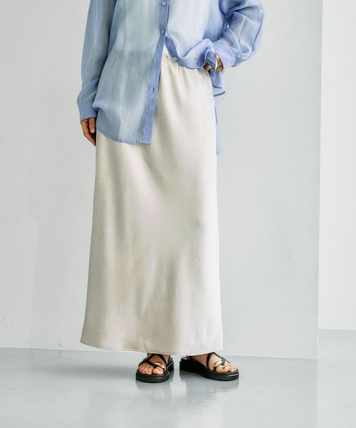 LEPSIM（レプシィム）の「ストレッチサテンスカートSS　652447（スカート・レディース・ブラック/アイボリー/セージグリーン/ライトブルー・TALL/FREE）」の2枚目の写真