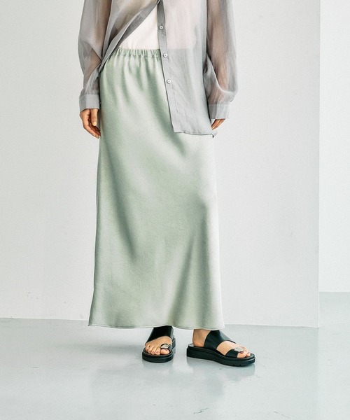 LEPSIM（レプシィム）の「ストレッチサテンスカートSS　652447（スカート・レディース・ブラック/アイボリー/セージグリーン/ライトブルー・TALL/FREE）」の21枚目の写真