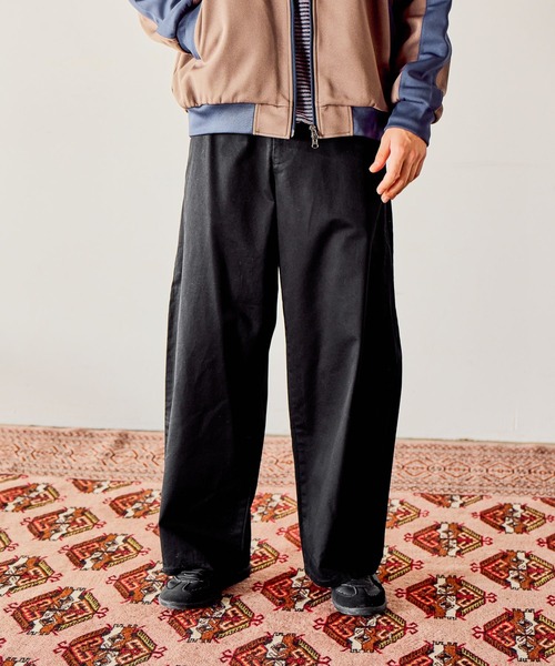 niko and...（ニコアンド）の「エクストラワイドチノパンツ（チノパンツ・メンズ・ブラック/ブラウン/ベージュ・MEDIUM/LARGE）」の2枚目の写真