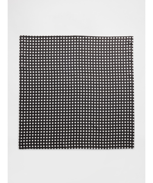 GAP(ギャップ)の「シルク バンダナ(バンダナ/スカーフ・レディース・ホワイト×ブラック・ONE SIZE)」の2枚目の写真