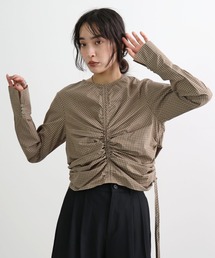 着丈を変えて楽しめる。チェック柄シャーリングショート丈ブラウス / ドロスト