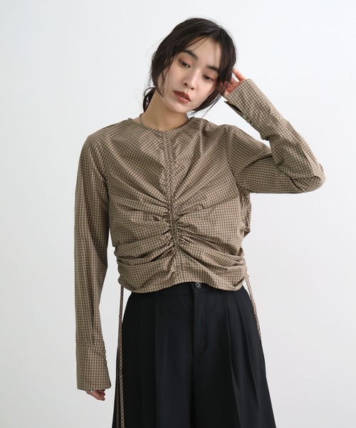 STELLA FISH(ステラフィッシュ)の「着丈を変えて楽しめる。チェック柄シャーリングショート丈ブラウス / ドロスト(シャツ/ブラウス・レディース・ネイビー/ブラウン/ブルー・FREE)」の18枚目の写真