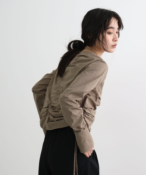 STELLA FISH(ステラフィッシュ)の「着丈を変えて楽しめる。チェック柄シャーリングショート丈ブラウス / ドロスト(シャツ/ブラウス・レディース・ネイビー/ブラウン/ブルー・FREE)」の20枚目の写真