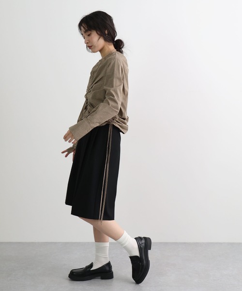 STELLA FISH(ステラフィッシュ)の「着丈を変えて楽しめる。チェック柄シャーリングショート丈ブラウス / ドロスト(シャツ/ブラウス・レディース・ネイビー/ブラウン/ブルー・FREE)」の22枚目の写真