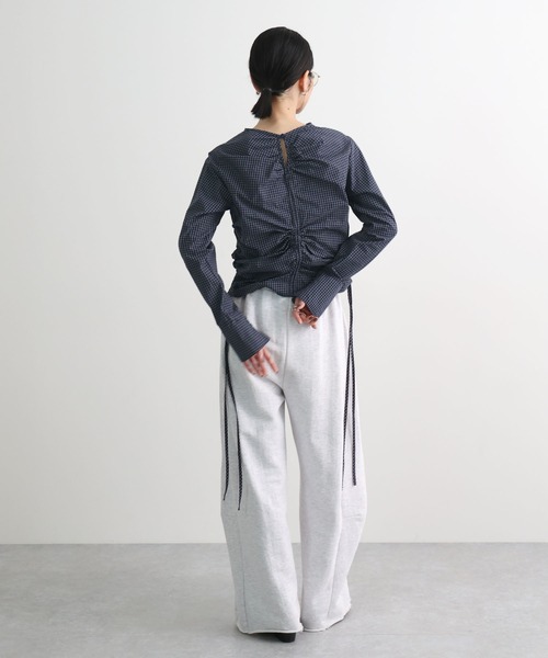 STELLA FISH(ステラフィッシュ)の「着丈を変えて楽しめる。チェック柄シャーリングショート丈ブラウス / ドロスト(シャツ/ブラウス・レディース・ネイビー/ブラウン/ブルー・FREE)」の9枚目の写真